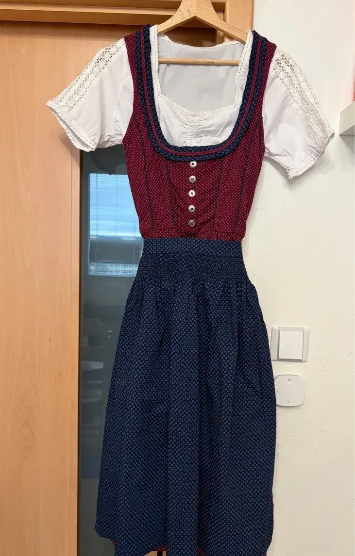 Dámský strečový kroj dirndl (vel. 38, Wiesn Spatzl, Tchibo)