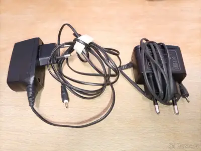 Nabíječku Nokia s tenkým kolíkem 2 mm