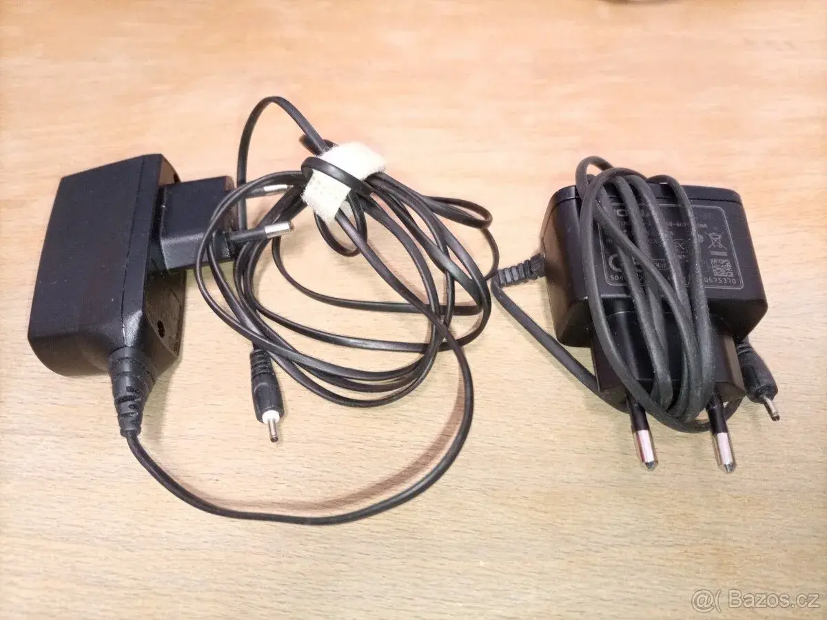 Nabíječku Nokia s tenkým kolíkem 2 mm