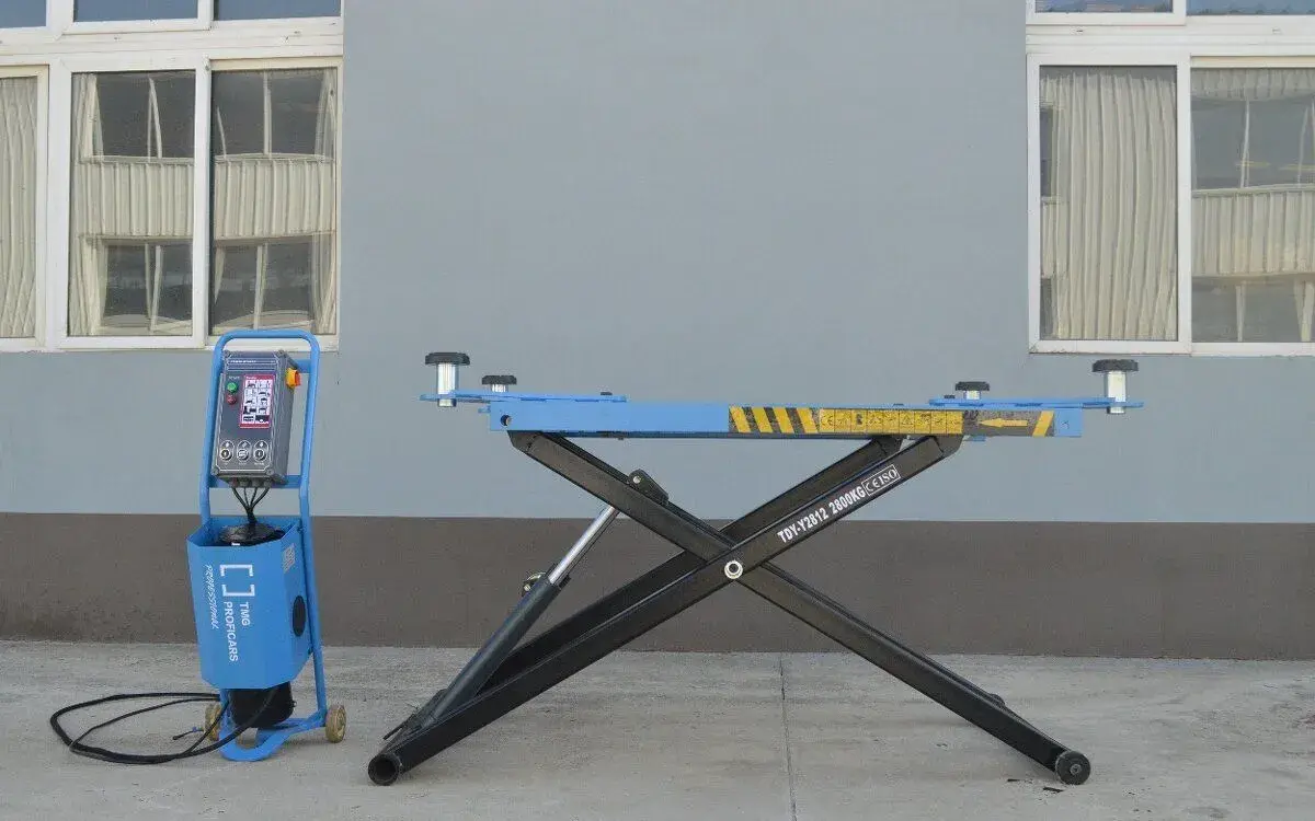 Mobilní nůžkový zvedák 2800 kg