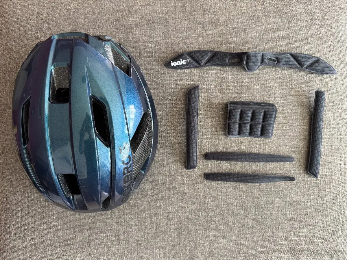 Cyklistická přilba RockBros z uhlíkových vláken (56-62 cm)
