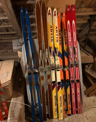 Retro lyže ARTIS – více párů, Mistral FG, Combi Fibreglass,