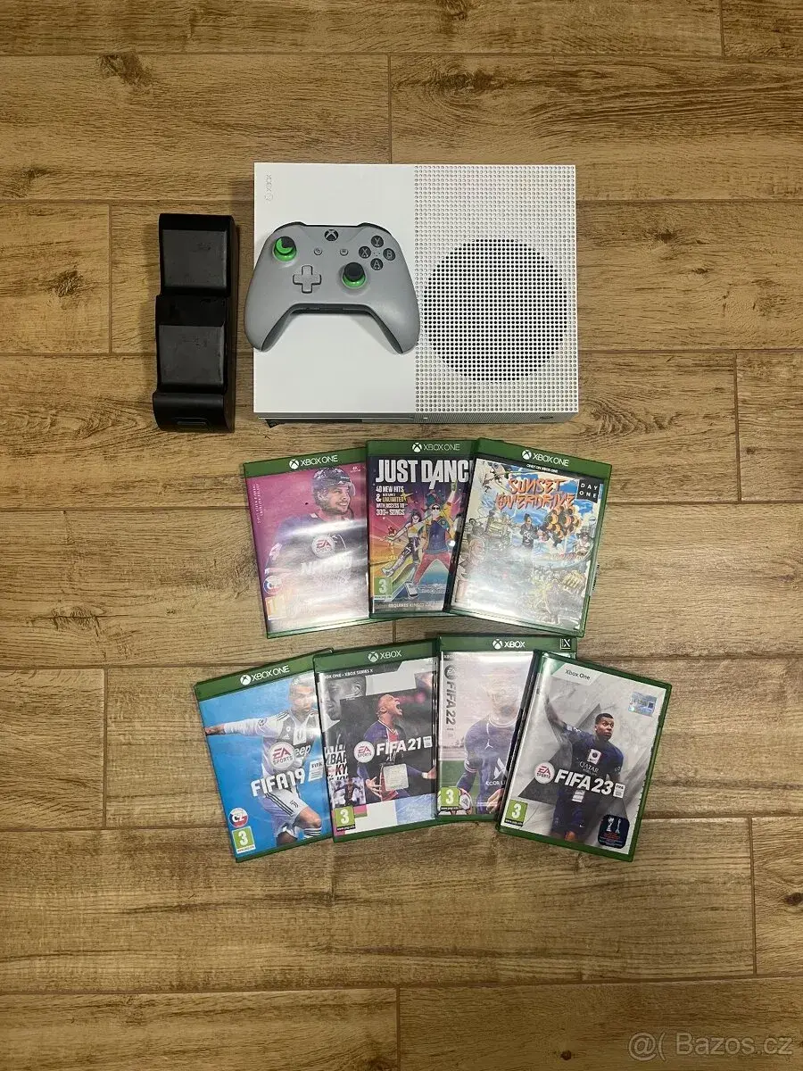 Xbox one S 500gb + příslušenství a hry