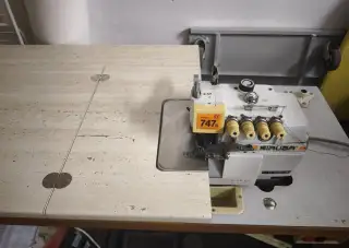 Průmyslový 4nitný overlock SIRUBA 747E