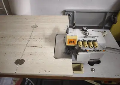 Průmyslový 4nitný overlock SIRUBA 747E