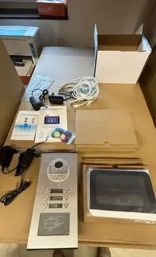 Domácí telefon ( intercom ) - pro tři podlažní dům