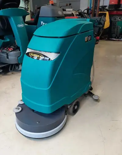 Podlahový mycí stroj Eureka E51