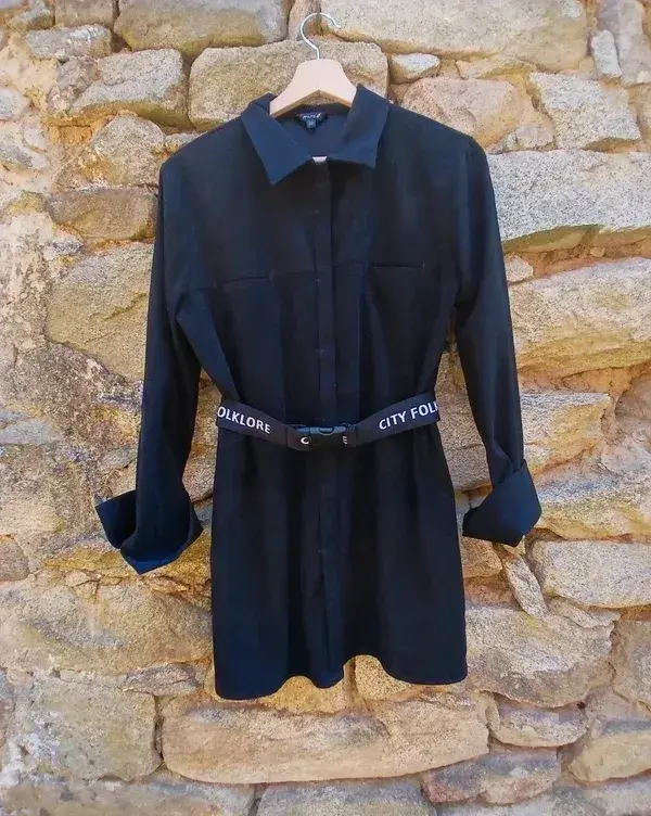 Minimalistická černá košile vel. M