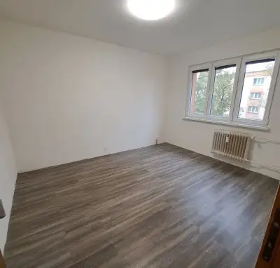 Použitá laminátová podlaha zdarma za rozebrání
