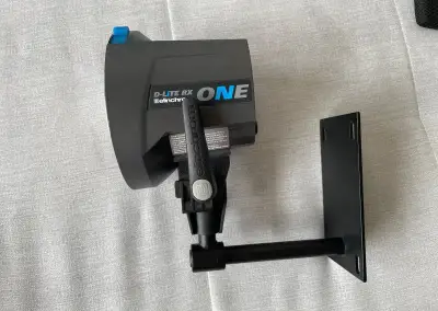 2× studiový držák světla na zeď / strop s čepem 16 mm