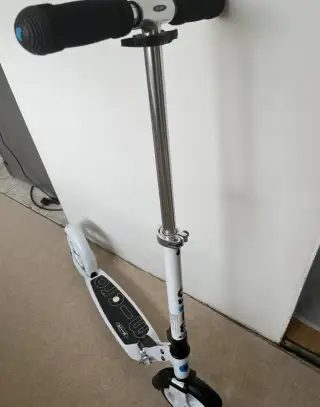 Bílá, nová městská koloběžka