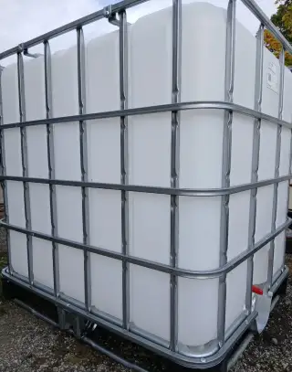 1000 litrová nádrž