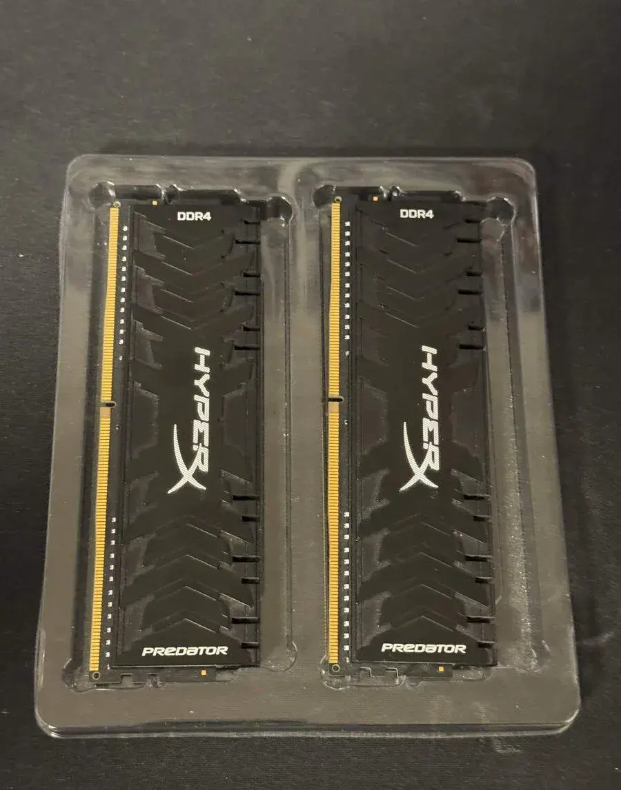 DDR4 8GB ram 2x dohromady 16GB, lehce použité