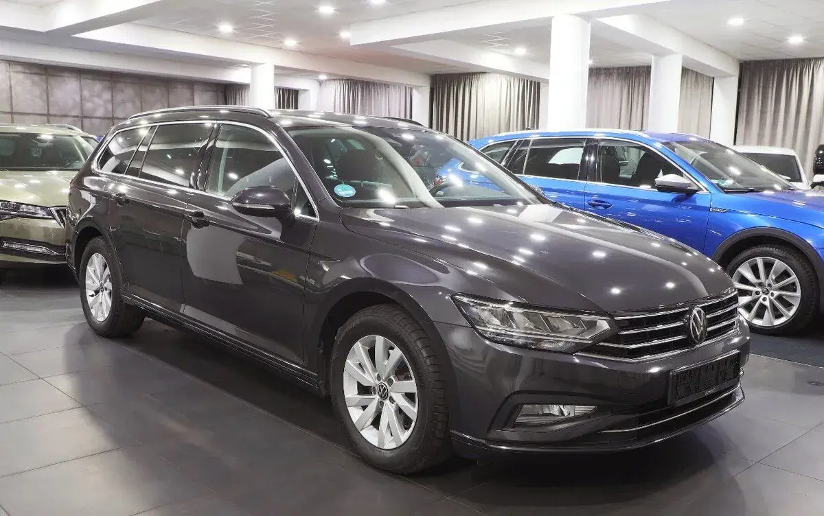 Volkswagen Passat – 2023, 107 596 km
