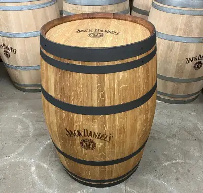 Sud Jack Daniels s logem