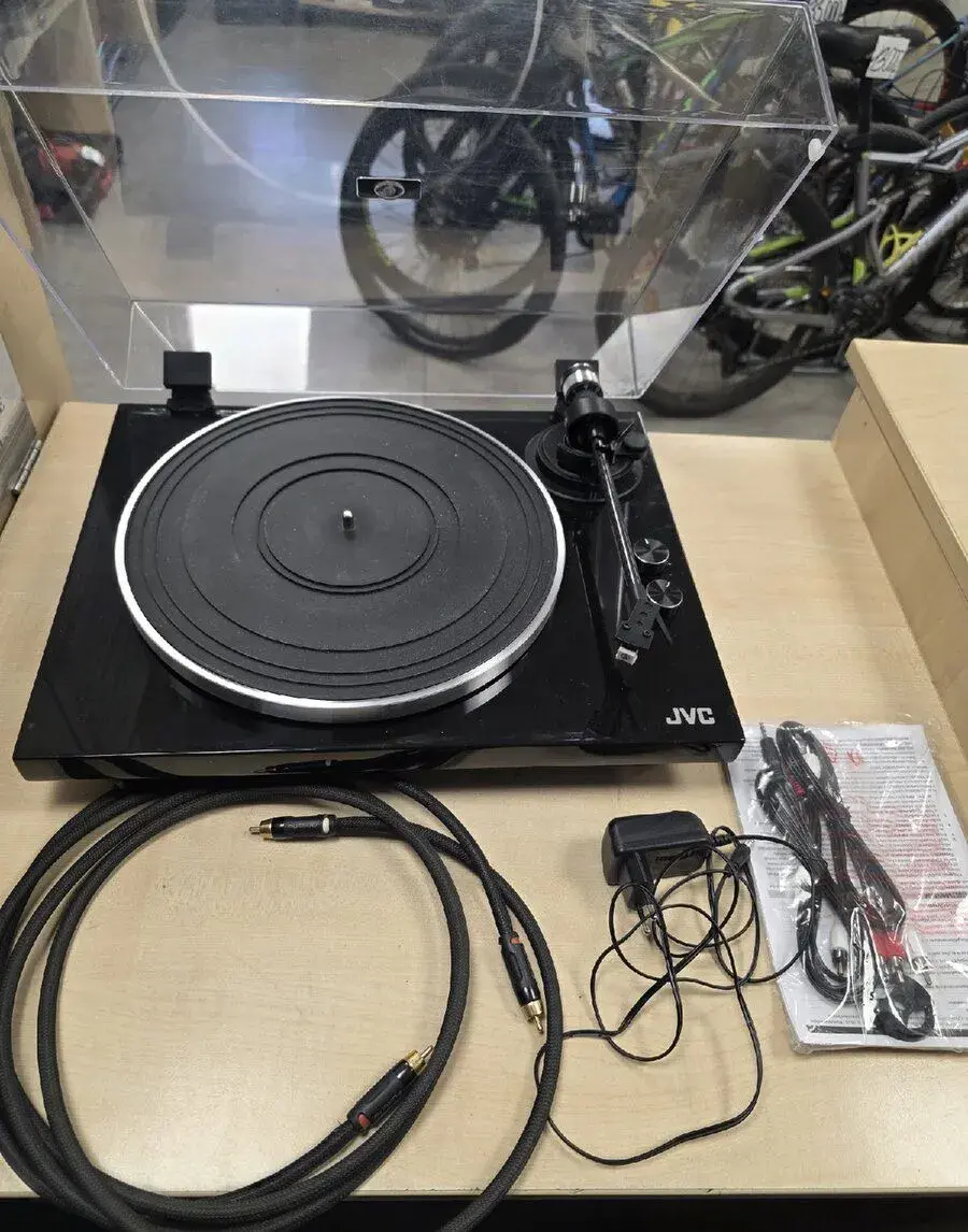 Gramofon JVC AL-E534B