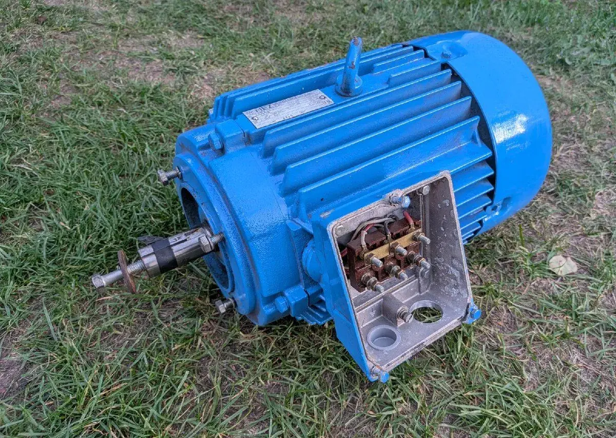 Elektromotor MEZ přírubový 5.5 kw 950 ot