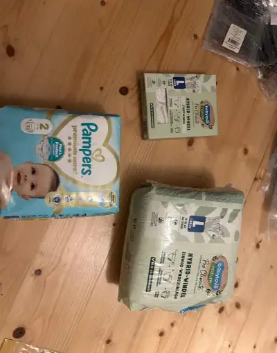 pleny, plínky Pampers 2 a vnější látkové svrchní kalhotky