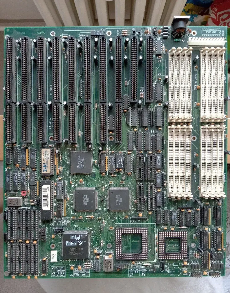 486 Motherboard Vtech 702507C - socket 1, integr. i486 SX 25