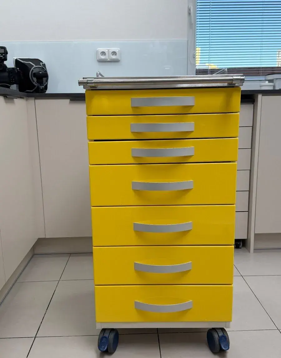 Stomatologický ordinační stolek / pojízdný instrumentační st
