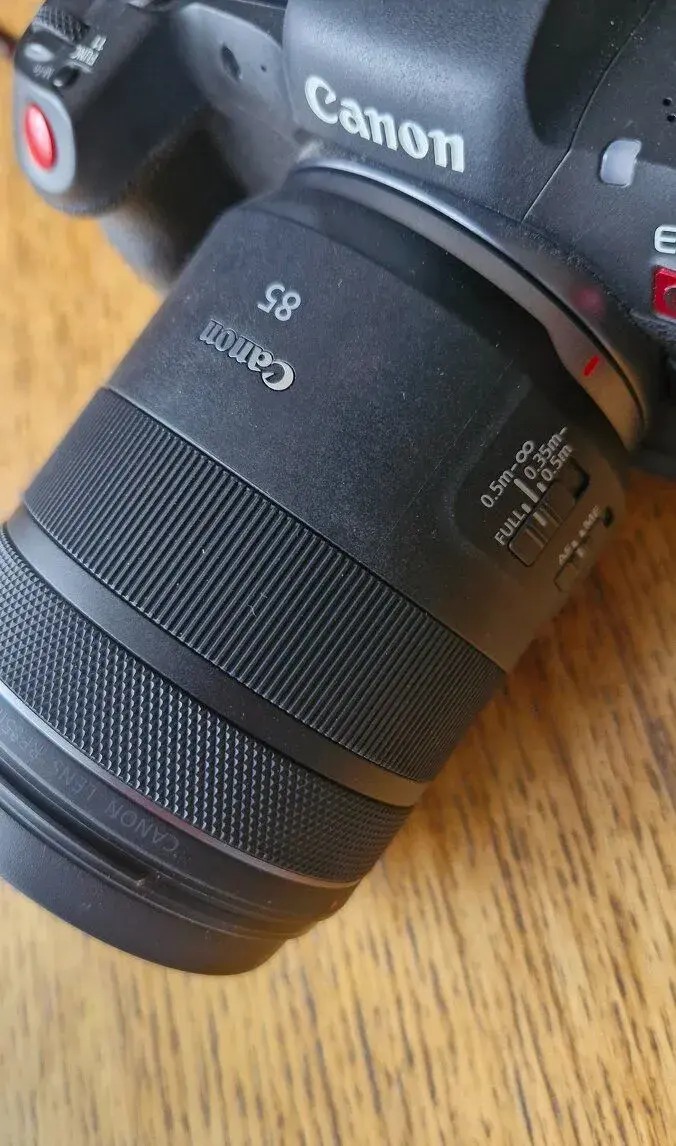 Canon RF 85 mm F2 MACRO IS STM