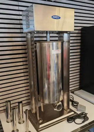 Nová Elektrická plnička kobás 25L