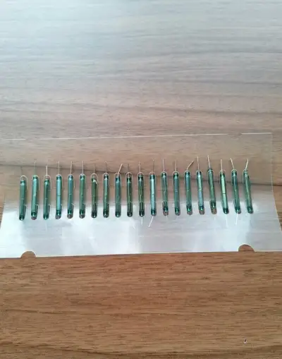 Jazýčkové relé 20ks