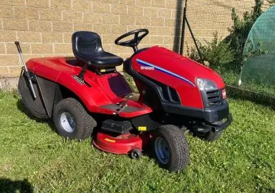 Zahradní traktor Toro DH 220 , Karsit