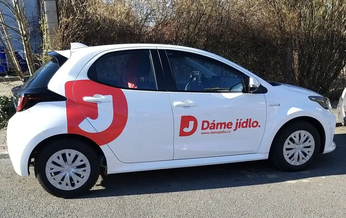 Toyota Yaris Hybrid k pronájmu v Praze
