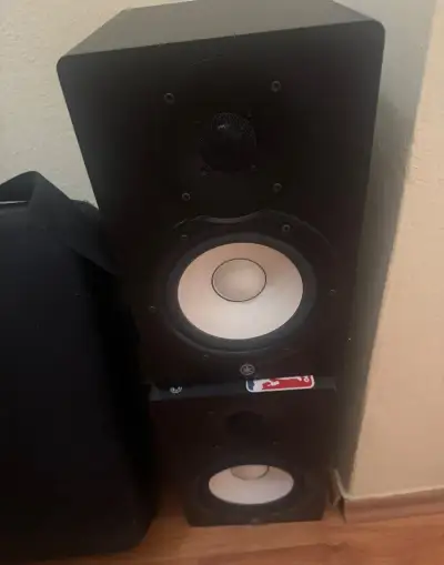 Yamaha HS7