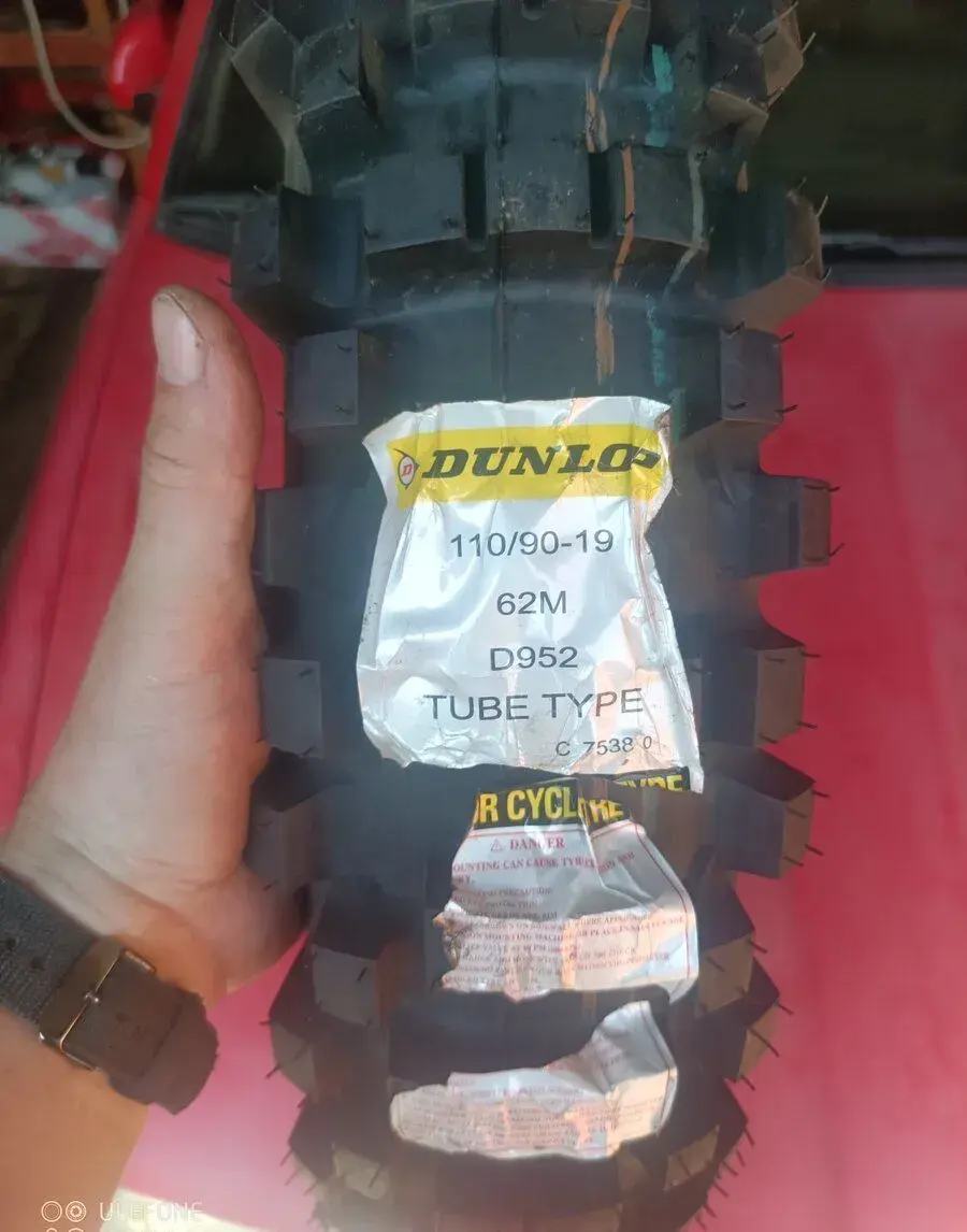 Novou pneu Dunlop.