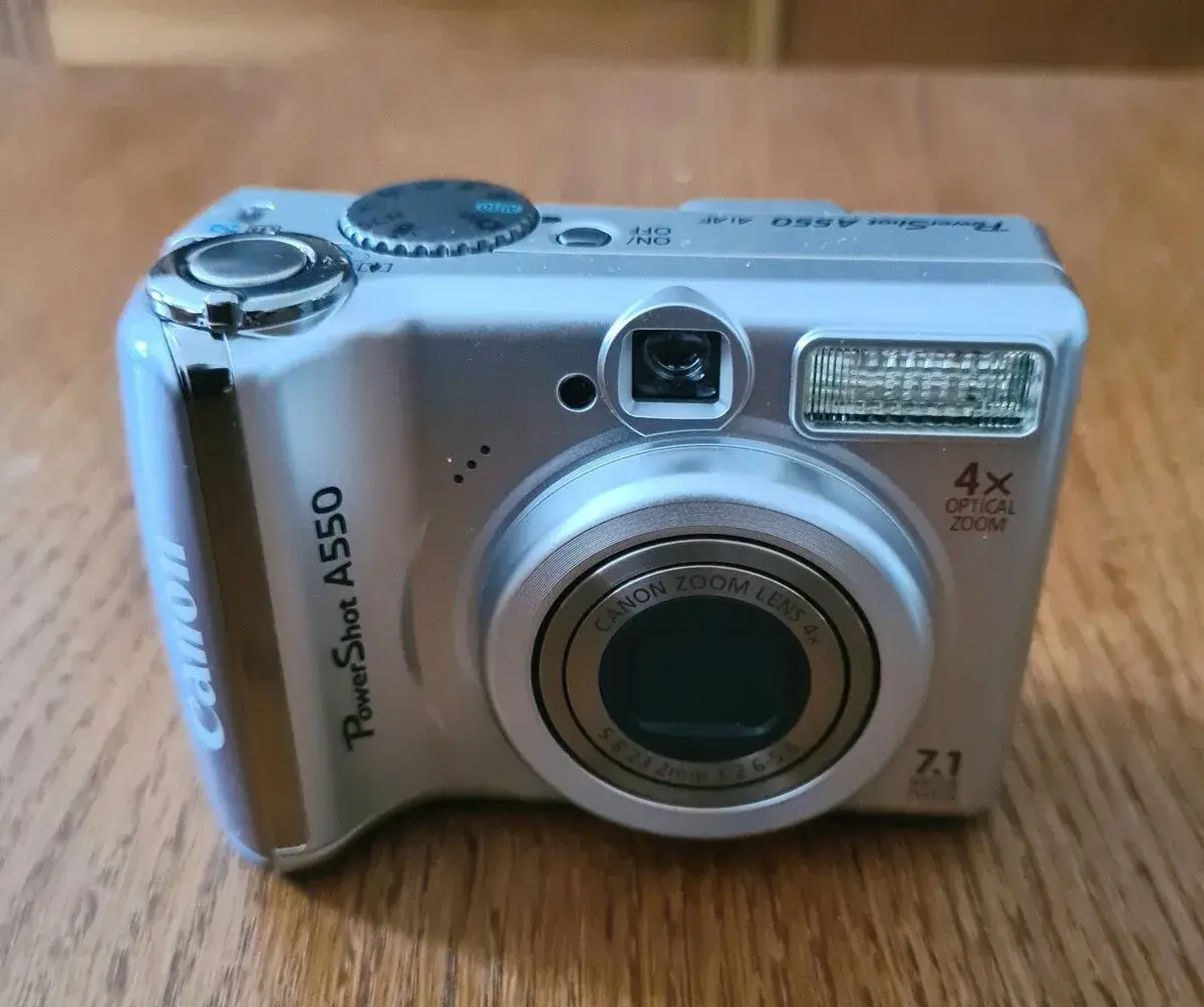 Canon A 550