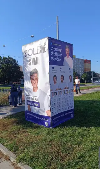 Pronájem reklamních totemů, věží