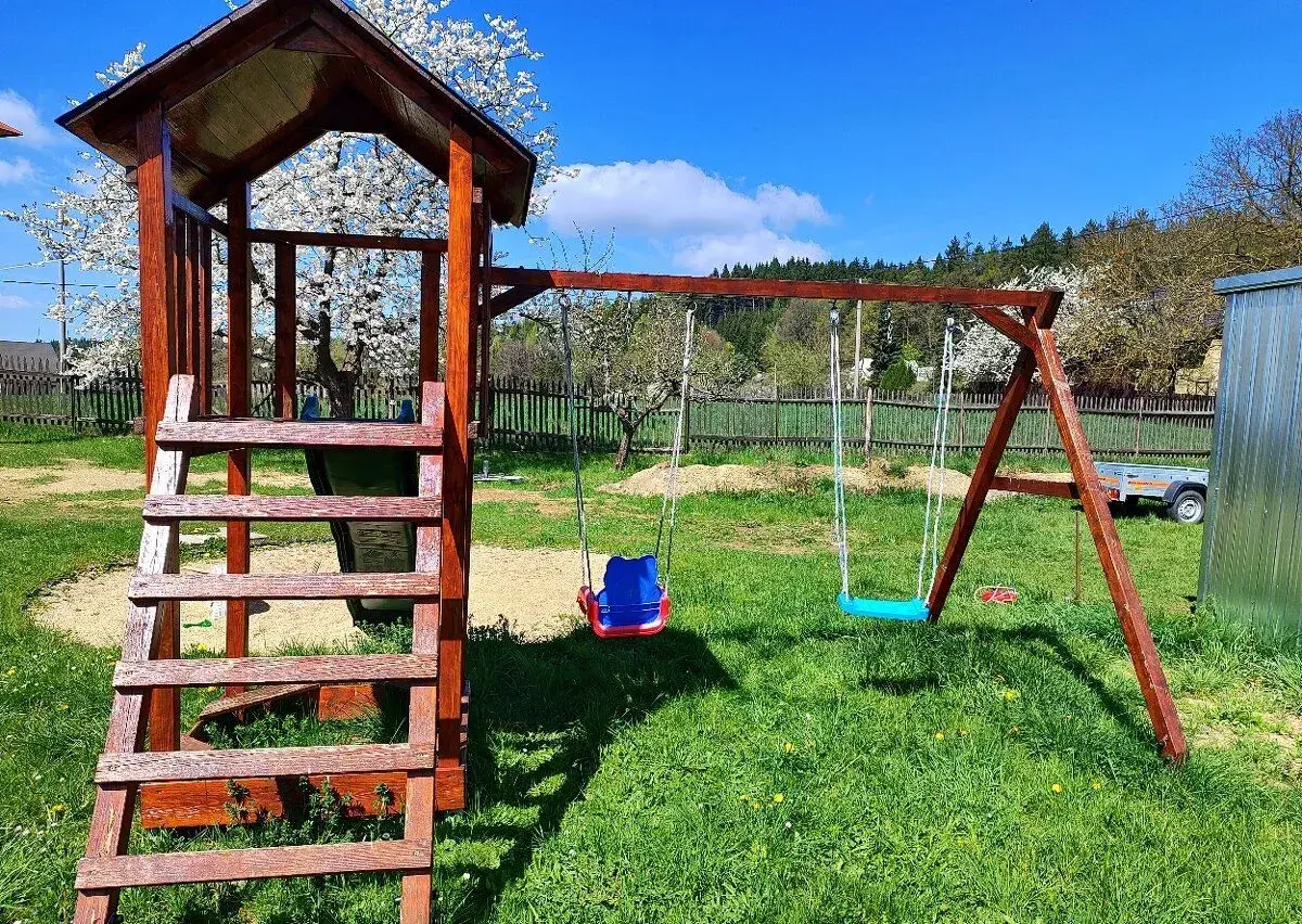 Zahradní dětský domeček