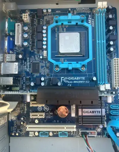 AMD set: Deska + Athlon II + HD 5450