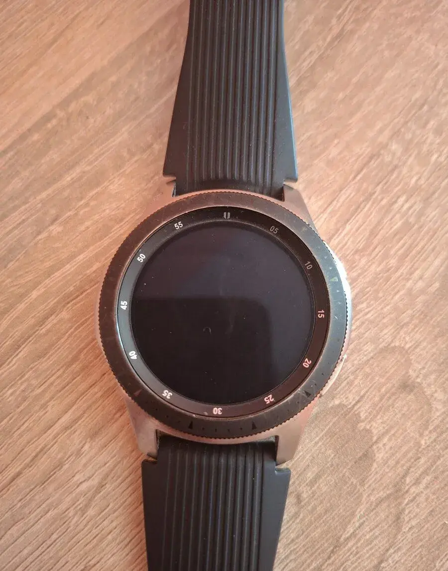 Samsung Galaxy Watch ve větší 46mm (sm-R800)