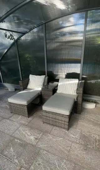 Zahradní ratanový set (křesla, taburety, stůl)