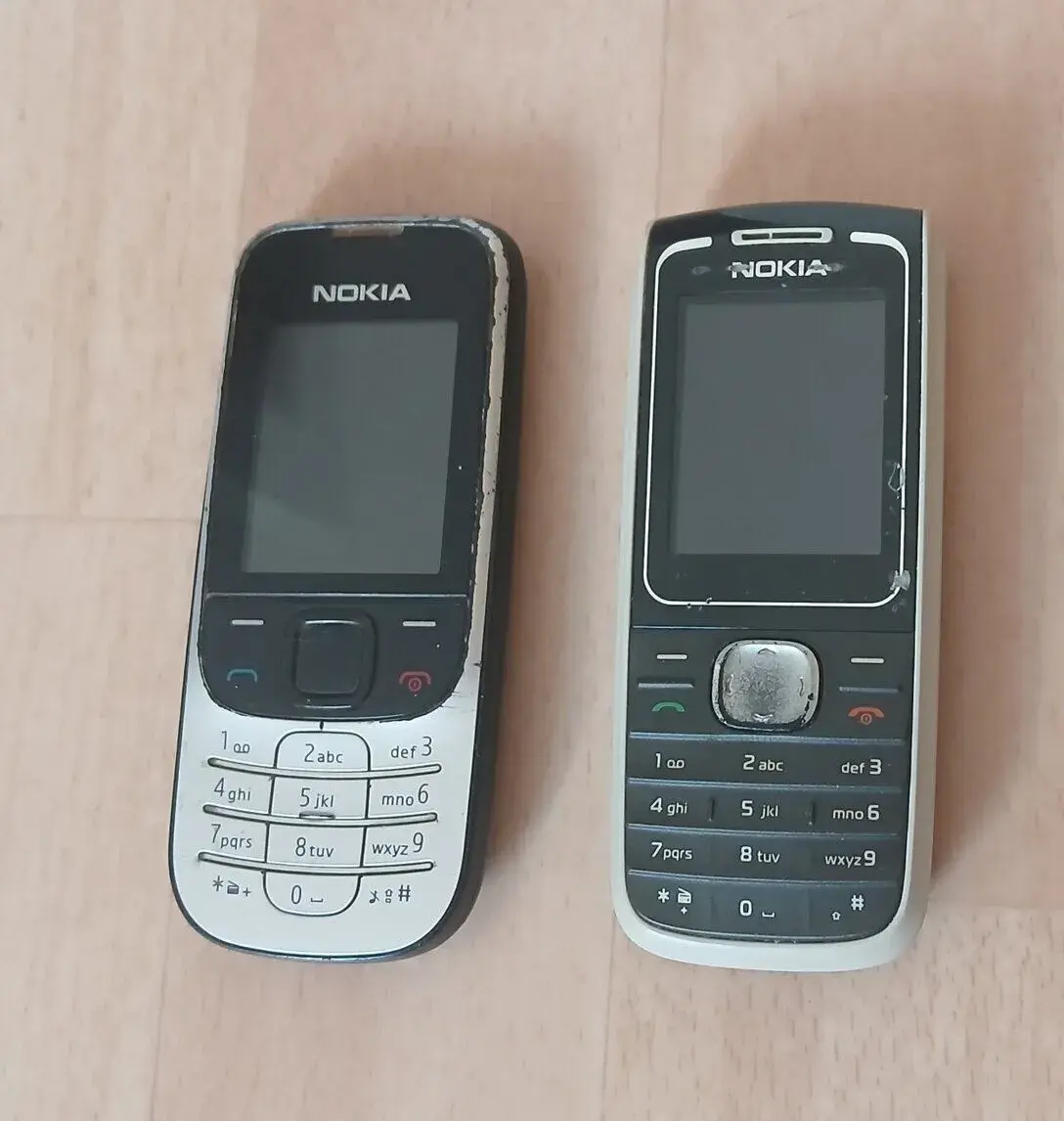 Nokia 2330 a Nokia 1650