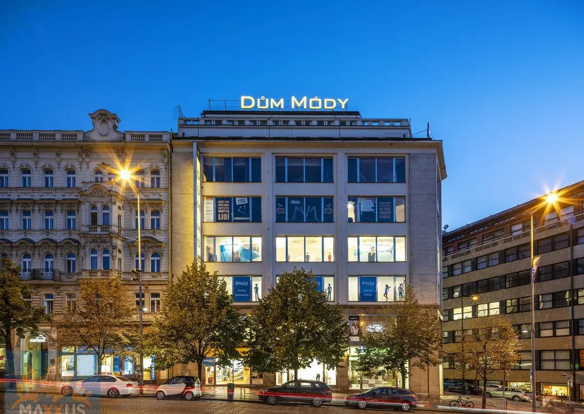 Pronájem obchodních prostor s výlohou (50 m2), Václavské nám