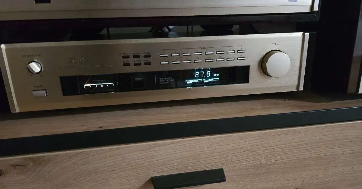 Accuphase T-108