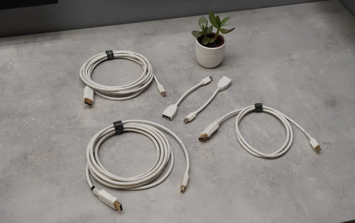 Bílý Kabel Display port mini ←→ Display Port + mini