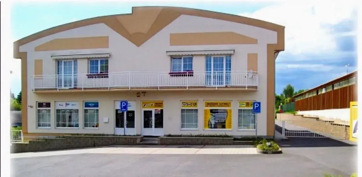 Pronájem obchodních prostor v Karlových Varech (300 m²)