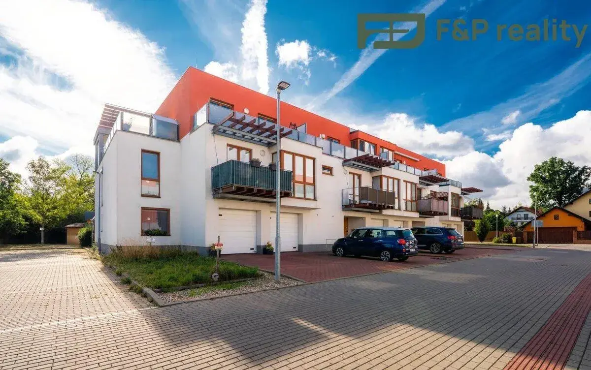Pronájem bytu 4+kk 93 m²