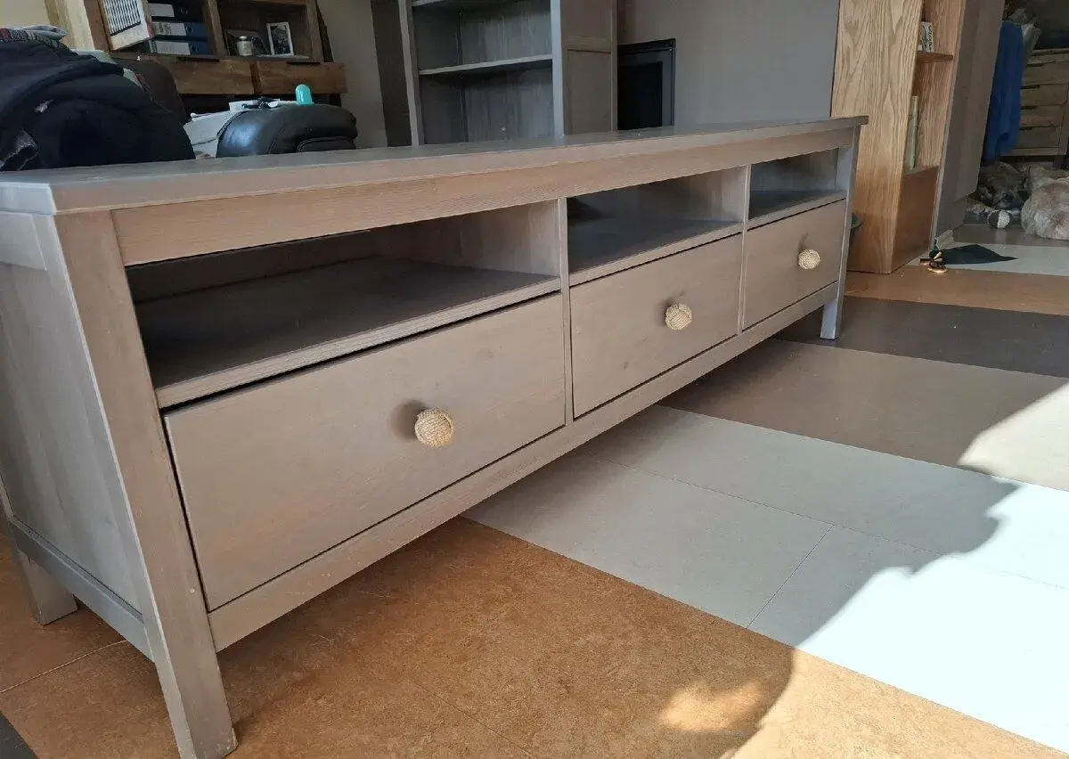 Nábytek Ikea Hemnes