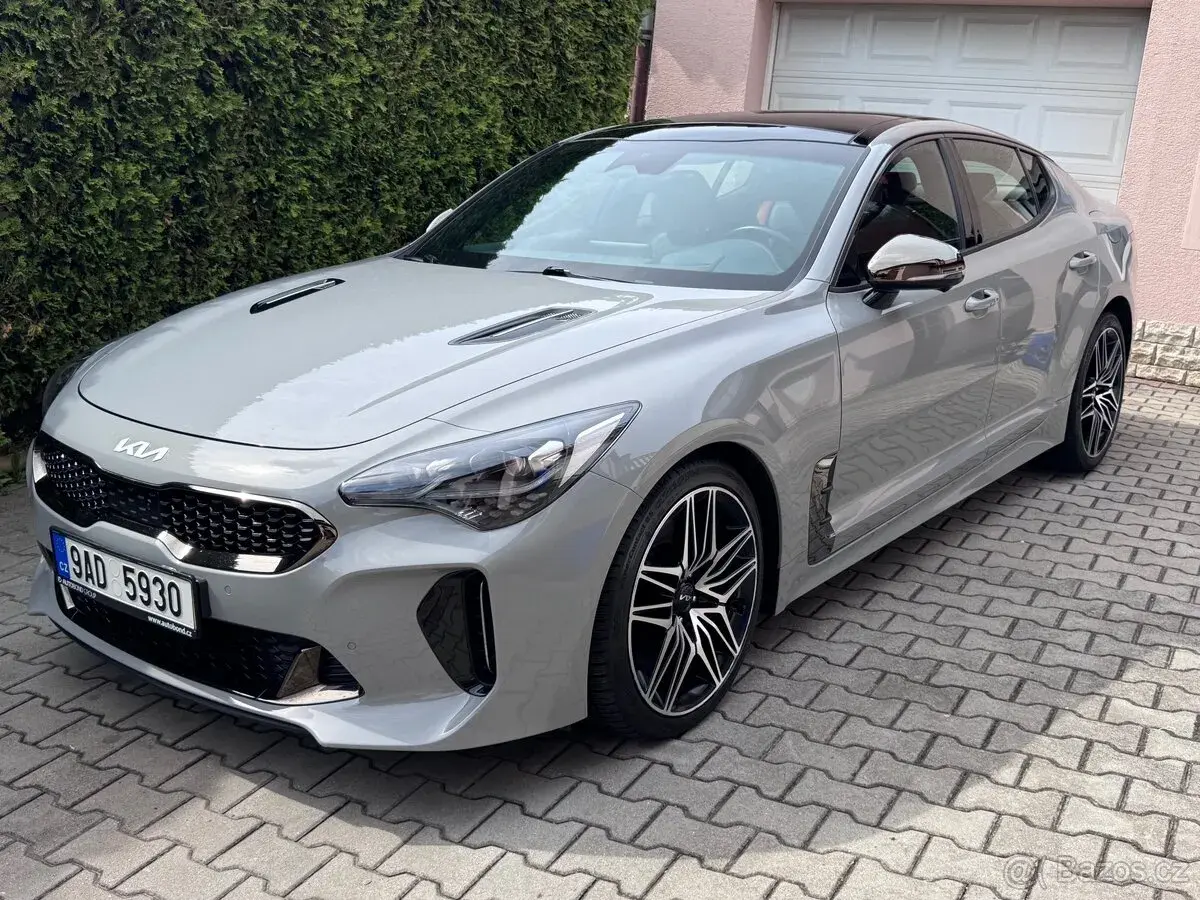 Kia Stinger – 2022, 150 000 km