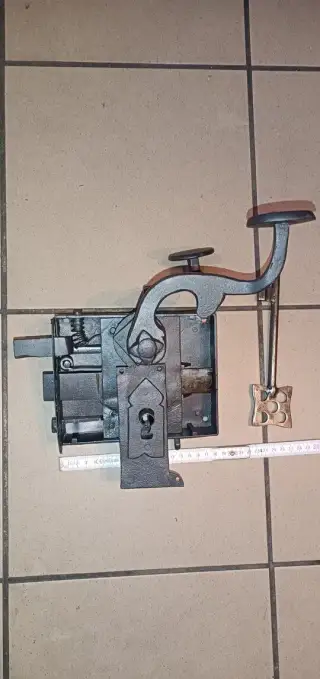 Starý originální zámek (myšák)-velký.Vetší rozměry