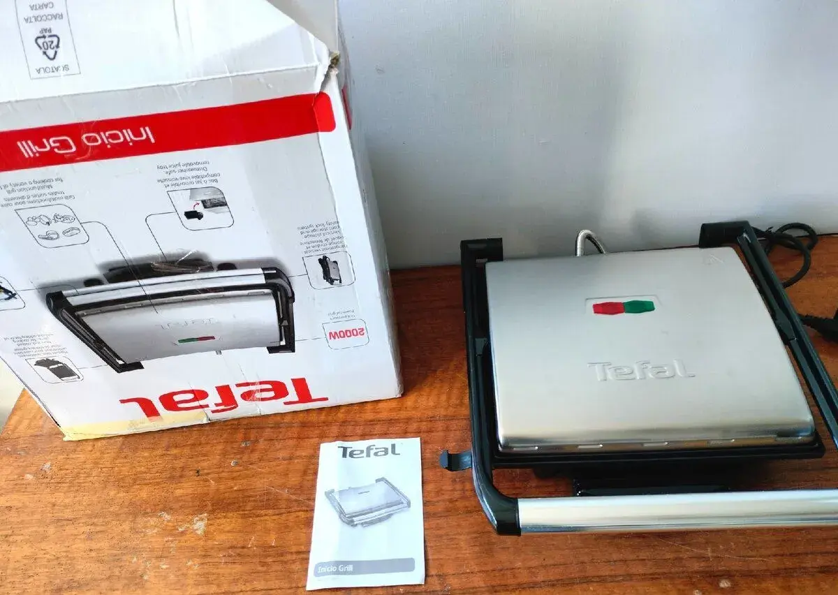 Kontaktní gril Tefal GC241D12