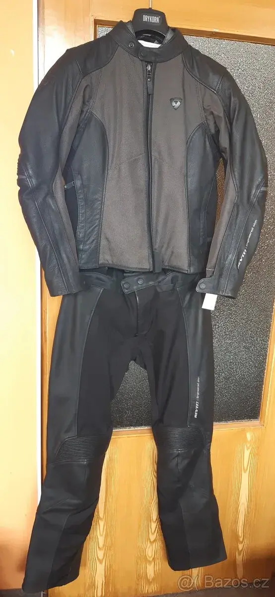 damsky komplet Revit vel.40, jako novy, na postavu 175+