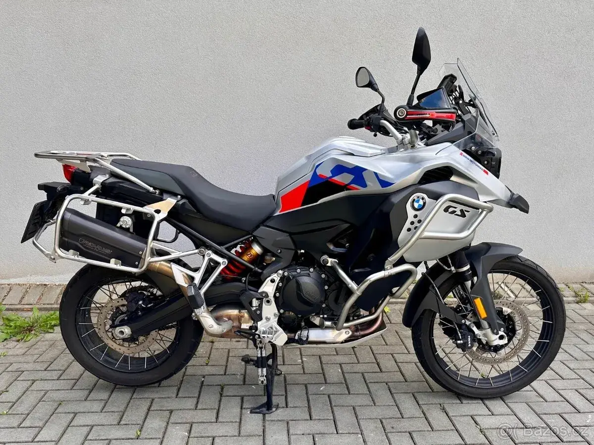 BMW F900GS Adventure – stav, bohatá výbava, výfuk Remus
