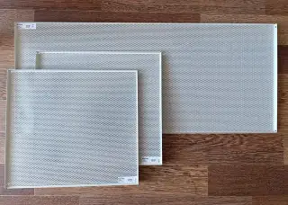 IKEA BOTTNA – nakloněné police do knihovny (3 ks)
